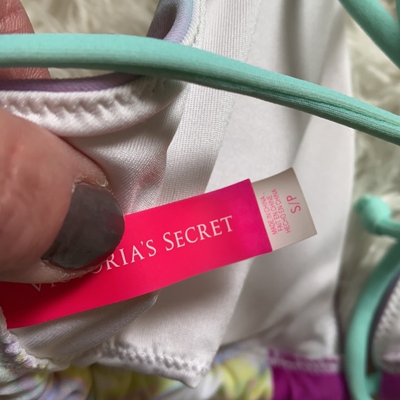 Victoria’s Secret Bikini top - Picture 5 of 6